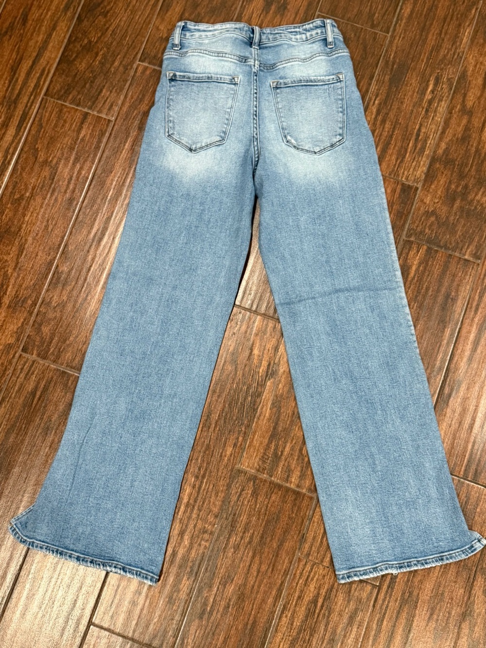Light Wash High-Rise Wide Leg Jeans with Back-Slit Hem - Picture 3 of 9
